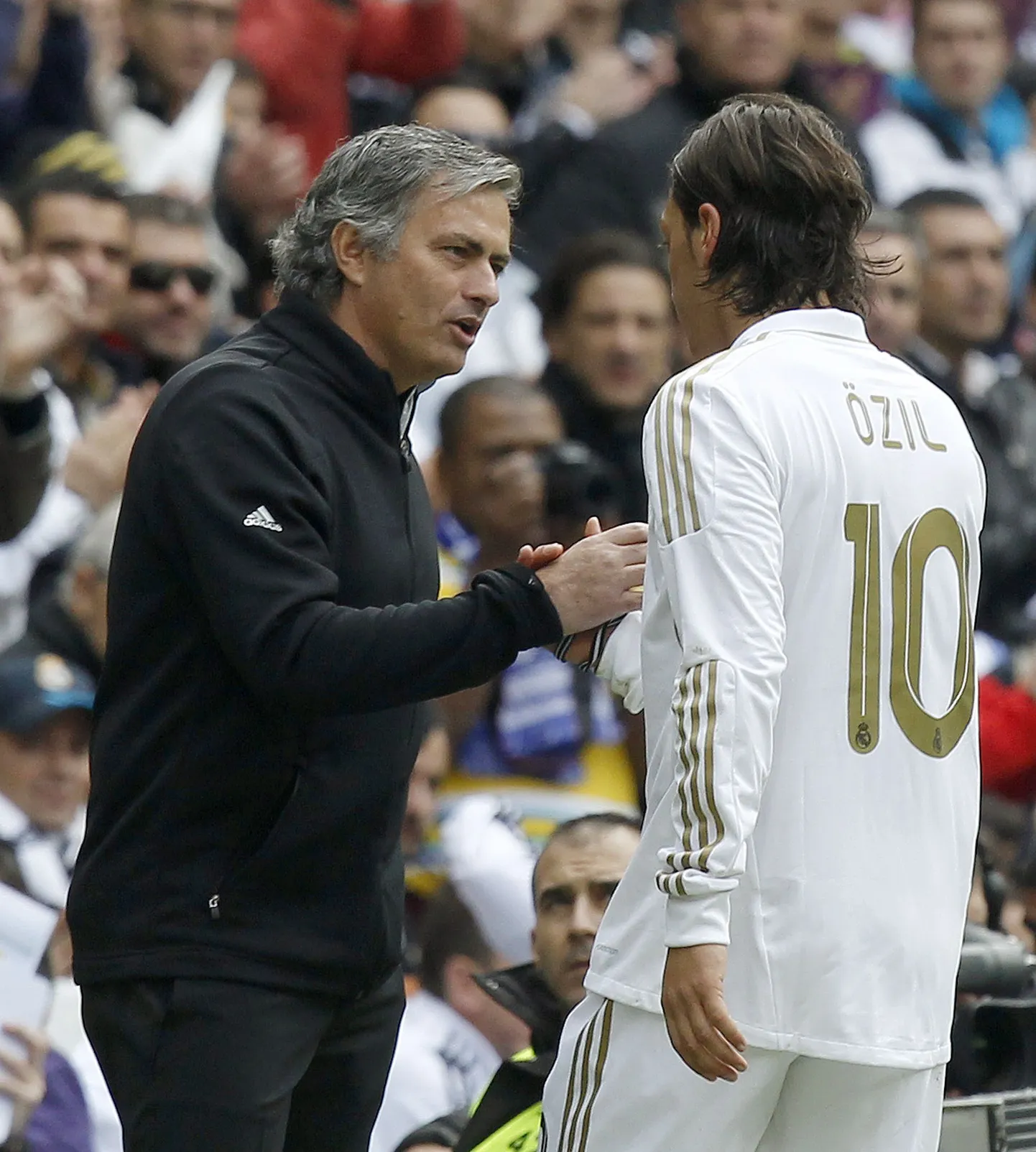 Jose Mourinho (vasakul) ja Mesut Özil.