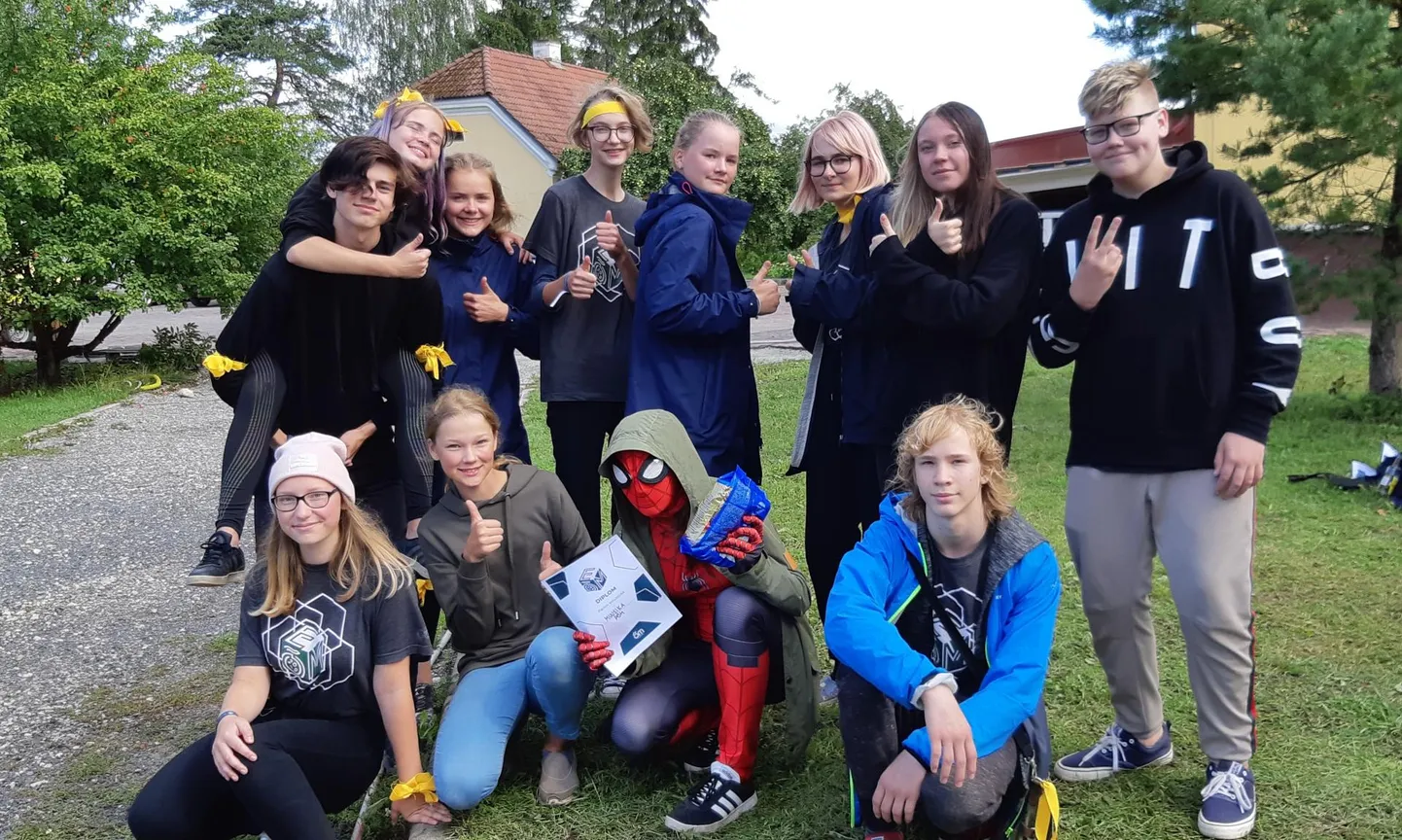 Muusikarühma juhendaja Marge Lumisalu sõnutsi nägid noored enne kokkutulekut vaeva, harjutades vabast ajast ja mõeldes kostüümidelegi.