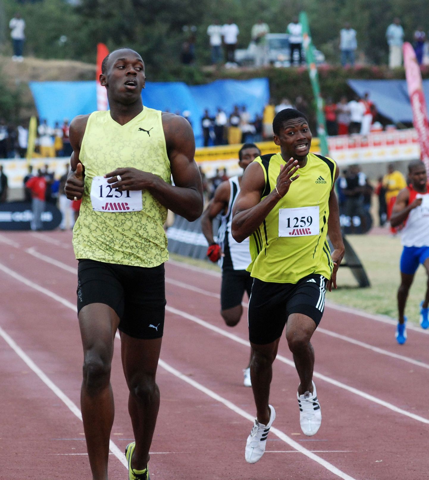 Usain Bolt (vasakul)