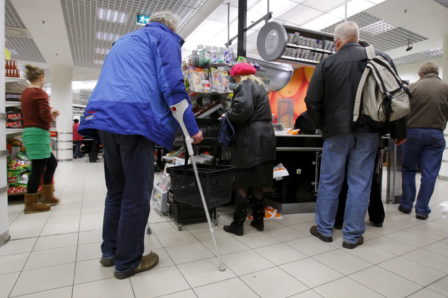 Osteoporoosiga võivad luud kergesti murduda.