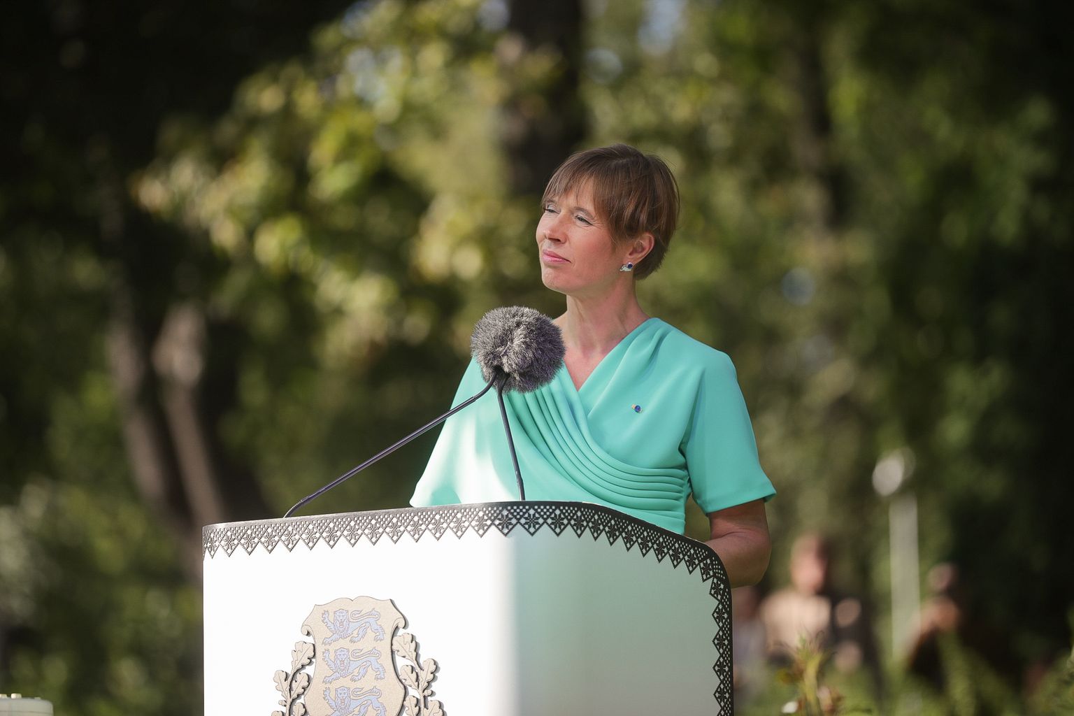 Kersti Kaljulaidi vastuvõtt presidendi roosiaias taasiseisvumise aastapäeva puhul.