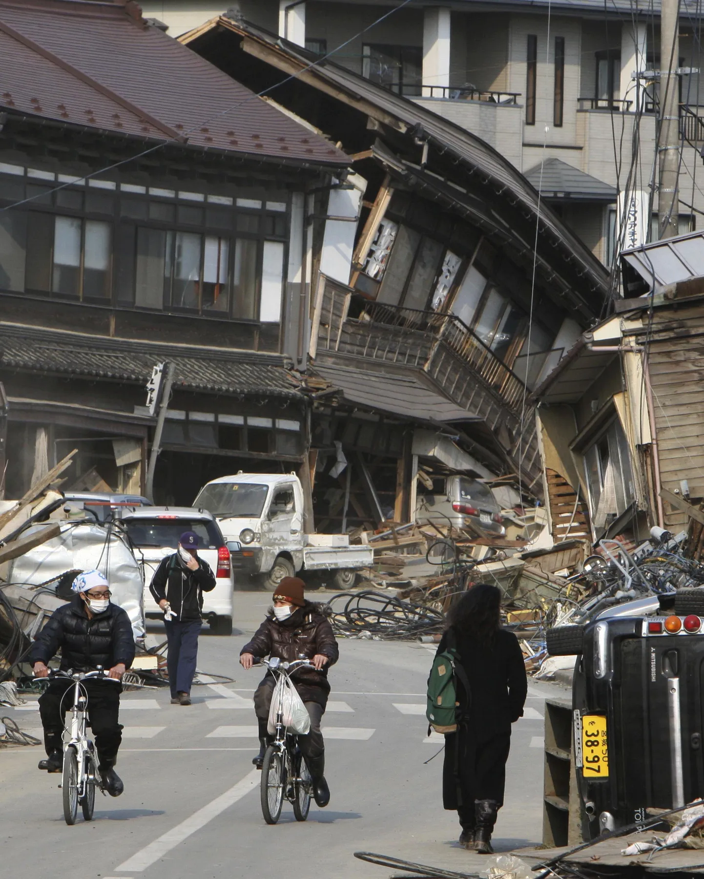 Tsunami järgselt viidi Jaapani pangast 40 miljonit jeeni. Fotol Kesennuma
