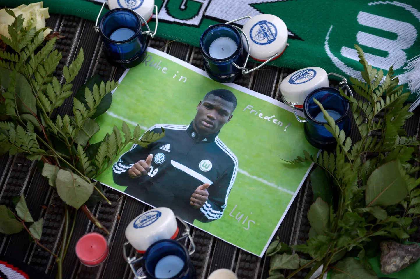 Junior Malanda mälestamine.