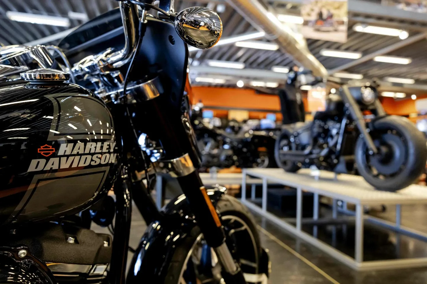 Mootorrattad Harley Davidsoni diileri kaupluses Amersfoortis. Euroopa lubab USA algatatud kaubandussõjas ka omapoolsed sammud teha.