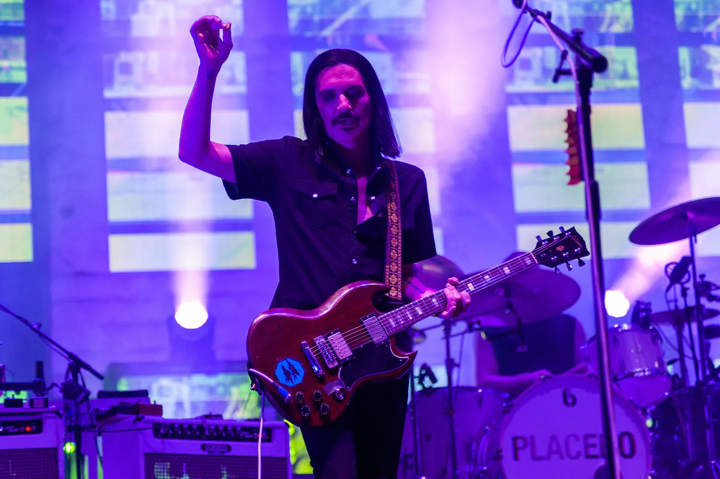 Ansambli Placebo solist Brian Molko laval Itaalias Materas mõni päev pärast seda, kui ta sõimles Torinos laval riigi peaministri Giorgia Meloniga.