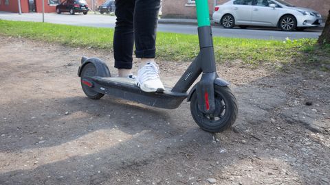 SURMAMÄNG TEEDEL ⟩ «Sõiduteel tuli vastu kaks musta kogu!» Peetri elanik kirjeldab hirmuäratavaid tõuksikihutajaid