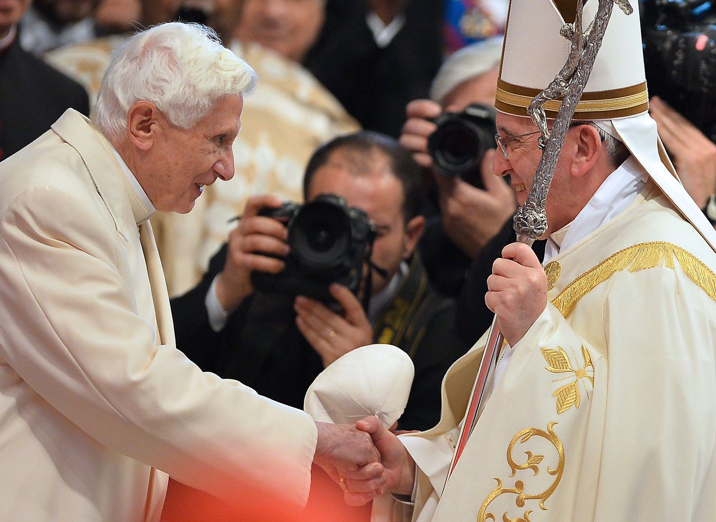 Benedictus XVI osales kardinalide ametissepühitsemise tseremoonial.