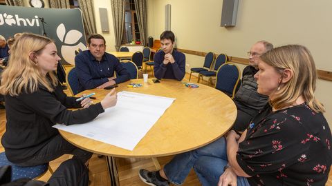 Noortevolikogud toetavad Toila gümnaasiumiosa sulgemist