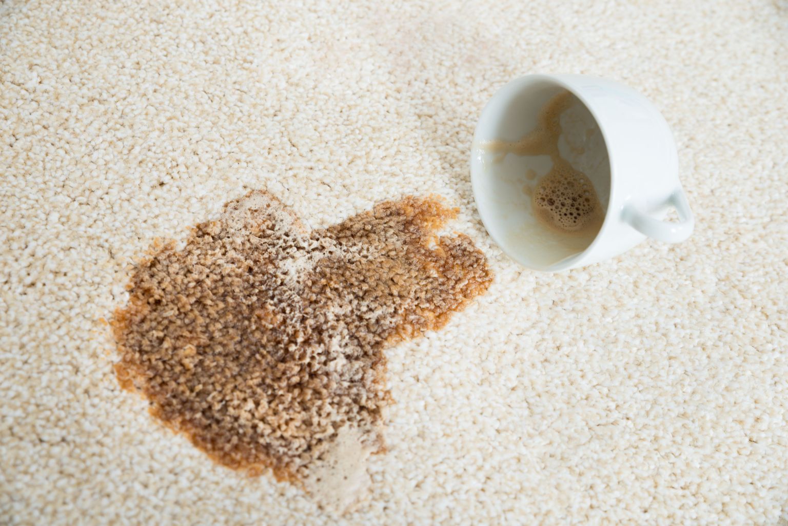 Kohviplekk võib heleda vaiba rikkuda.