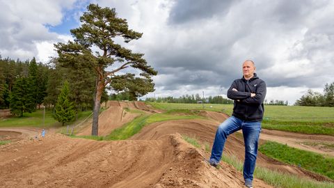 USUTLUS ⟩ Väino Lensment oma elutööst Lauri krossirajast: «Ässad panevad alla kahe minuti seda ringi»