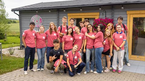 11 riigi noored veetsid päeva Viljandi eakatega