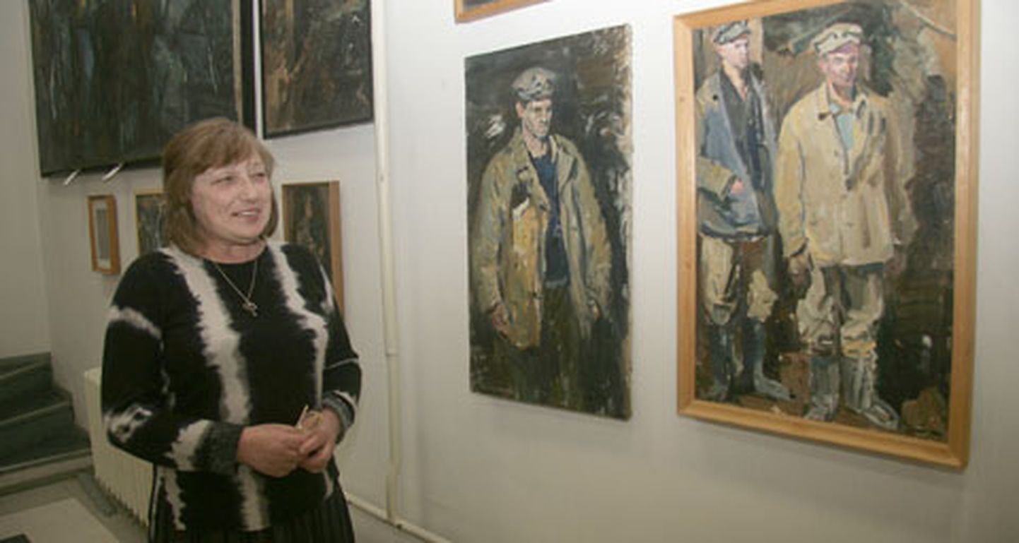 Olga Rabkinal on väga hea meel, et tema vanemate maalid Kohtla-Järve muuseumi jäävad.