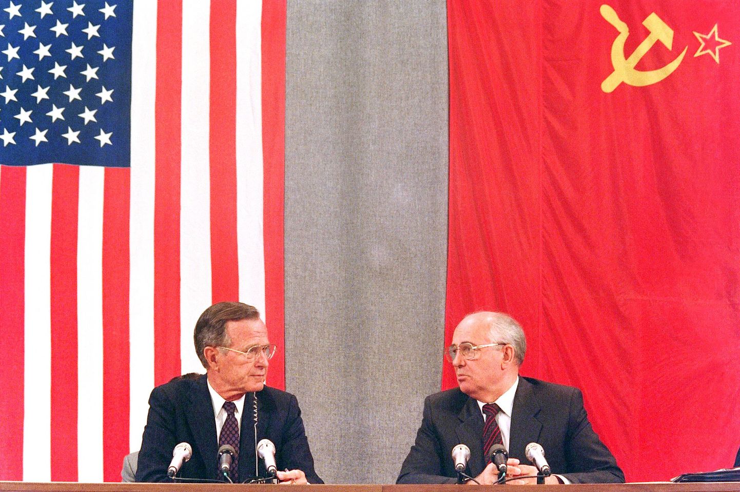 Arhiivifotol on George H.W. Bush ja Mihhail Gorbatšov 1991. juulis Moskvas.