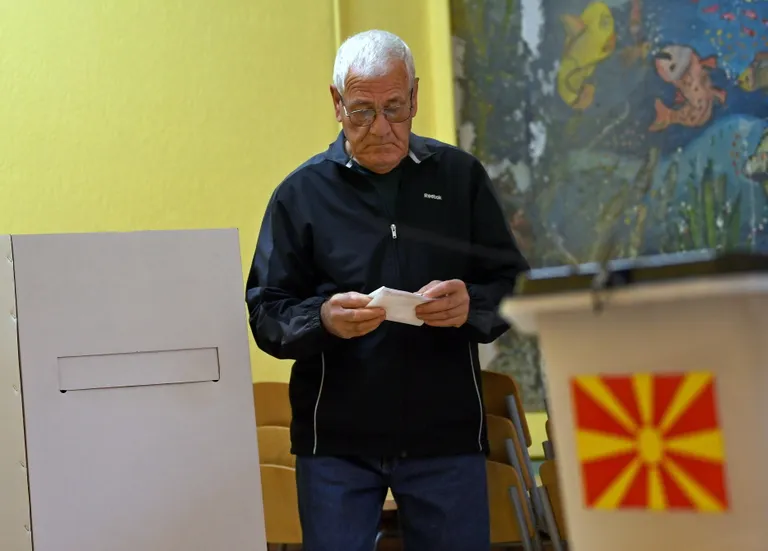 Esimesed referendumil osalejad on oma hääle andnud.