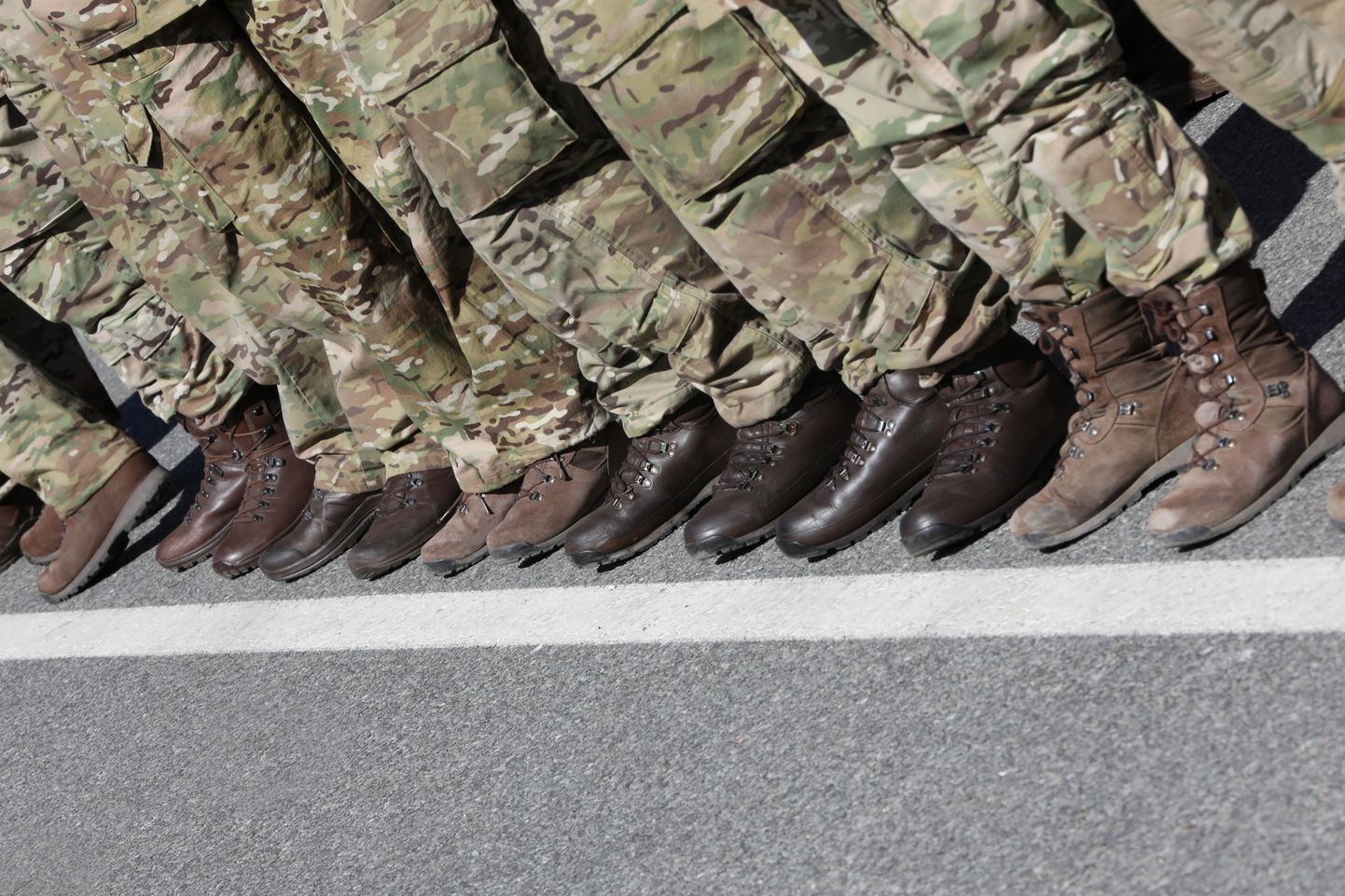 Karavīri Ādažu militārajā bāzē Latvijas un Dānijas premjerministru vizītes laikā.