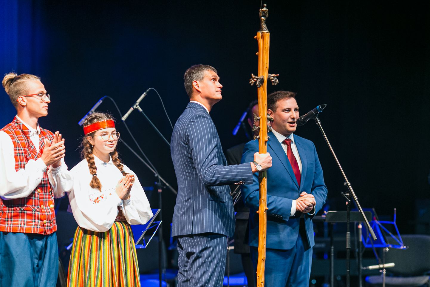 Viimati − 23. septembril 2019 − andis Eesti aastaajapealinna sümboolse rändsaua Narva linnapeale Aleksei Jevgrafovile üle Tallinna kesklinna vanem Vladimir Svet.