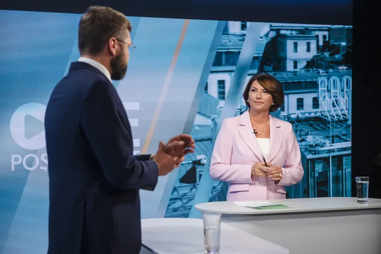 Студия Postimees: мэр Таллинна – о правах неграждан и уборке снега. Что происходит? / Одежда ведущей: Tallinna Kaubamaja / MarcCain