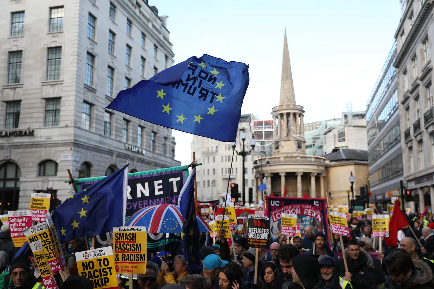 Euroopa Liidust lahkumise vastased meeleavaldajad kandsid nädalavahetusel Londonis rassismi- ja fašismivastaseid loosungeid.