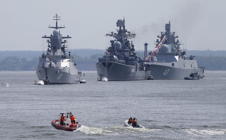 Vene sõjalaevad (vasakult paremale): korvett Stereguši, hävituslaev Nastojaši ja fregatt Admiral Gorškov Kaliningradi vetes