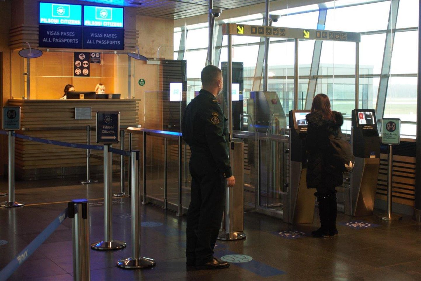Автоматическая система проверки в Рижском аэропорту