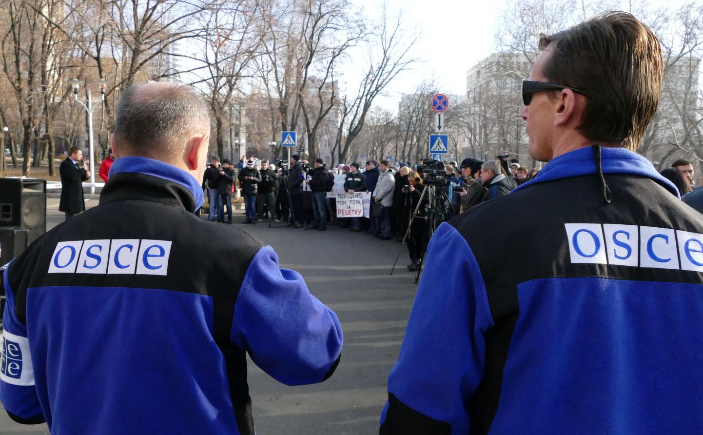 Hetkel tegutsevad Ida-Ukrainas Euroopa Julgeoleku- ja Koostööorganisatsiooni (OSCE) erivaatlusmissiooni vaatlejad.