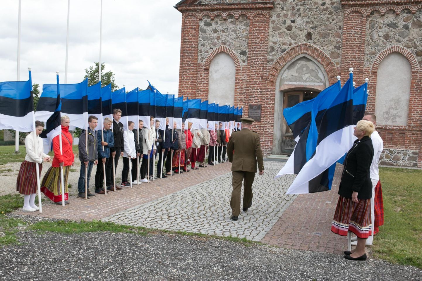Eesti sõjameeste mälestuskirikus Toris tähistatakse esmaspäeval Nõukogude okupatsioonivägede riigist lahkumise 26. aastapäeva.