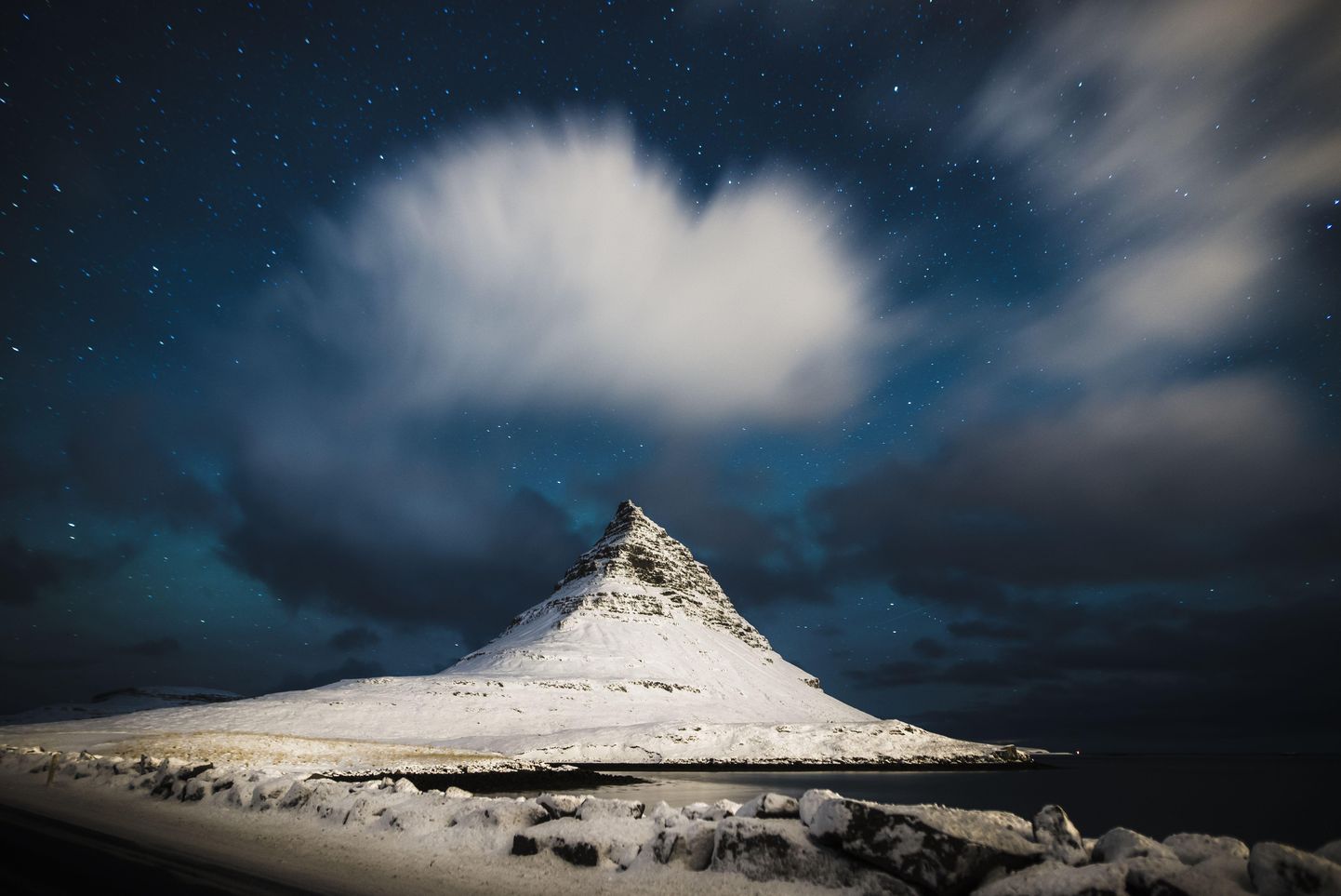 See Islandil Kirkjufelli mäest tehtud foto jõudis 320 000 võistlustöö hulgas 50 parema sekka.