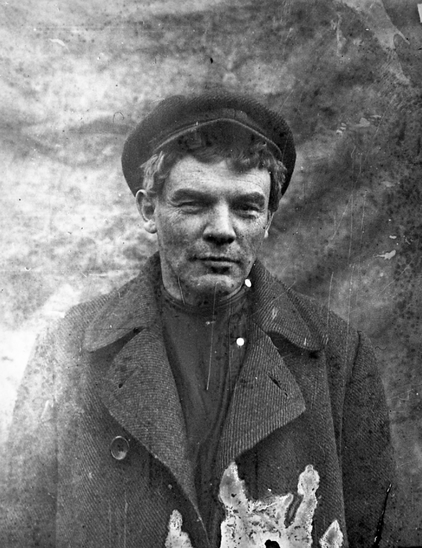 Vladimir Lenin 1917. aastal Razlivi raudteejaamas teel Petrogradi.