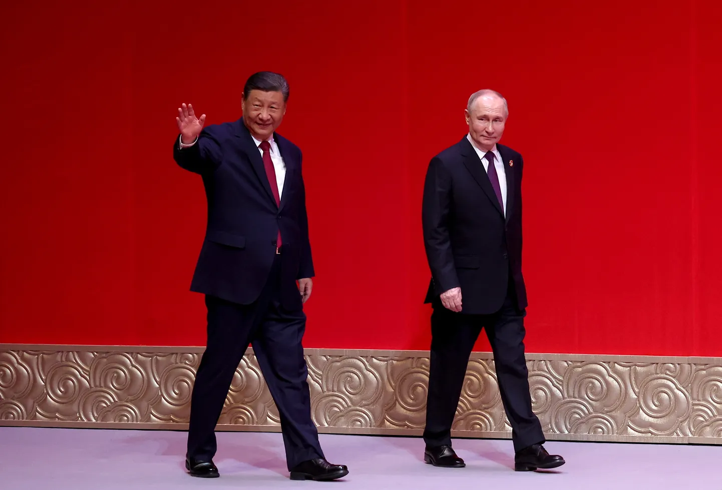 Си Цзиньпин и диктатор Владимир Путин