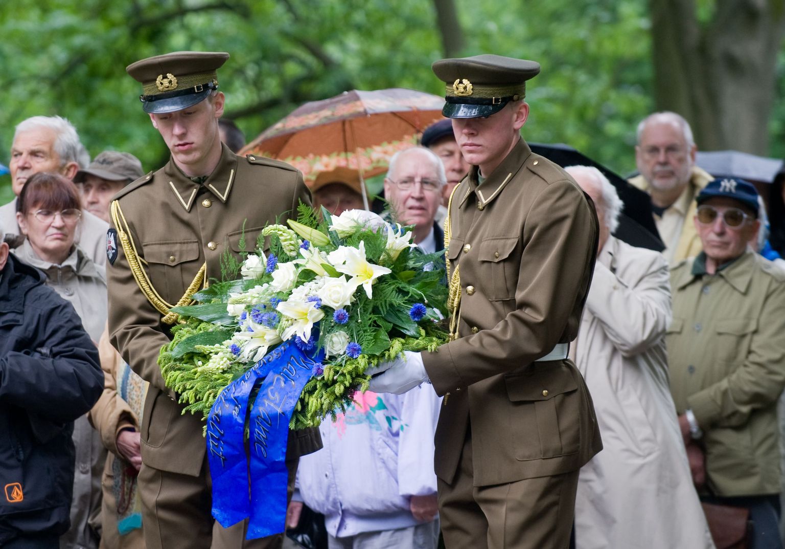 Tallinnas Linda kuju juures peetav juuniküüditamise ohvrite mälestustseremoonia.