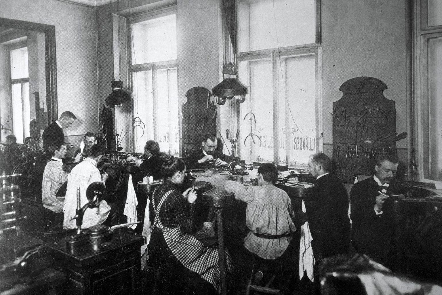 Pilguheit Fabergé töökojale Peterburis aastal 1919.