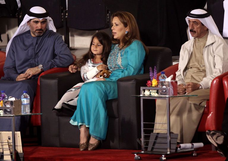 Dubai šeik Mohammed bin Rashid Al Maktoum (vasakul), ta naine, printsess Haya bint al-Hussein ja nende tütar Al Jalila