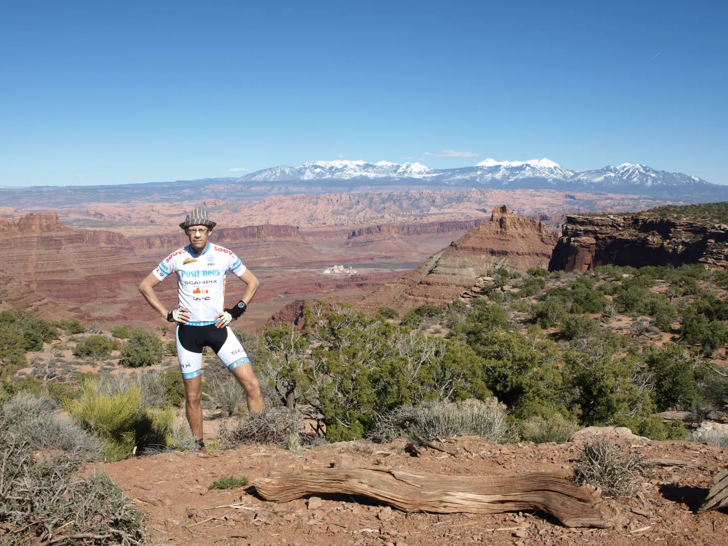 Priit Pullerits Dead Horse Point State Parki rattaradadel, kust avanevad suured vaated Colorado jõe kanjonisse.