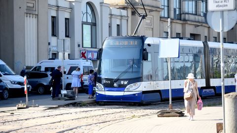 Zaradi poškodbe tirov v Rigi moten tramvajski promet