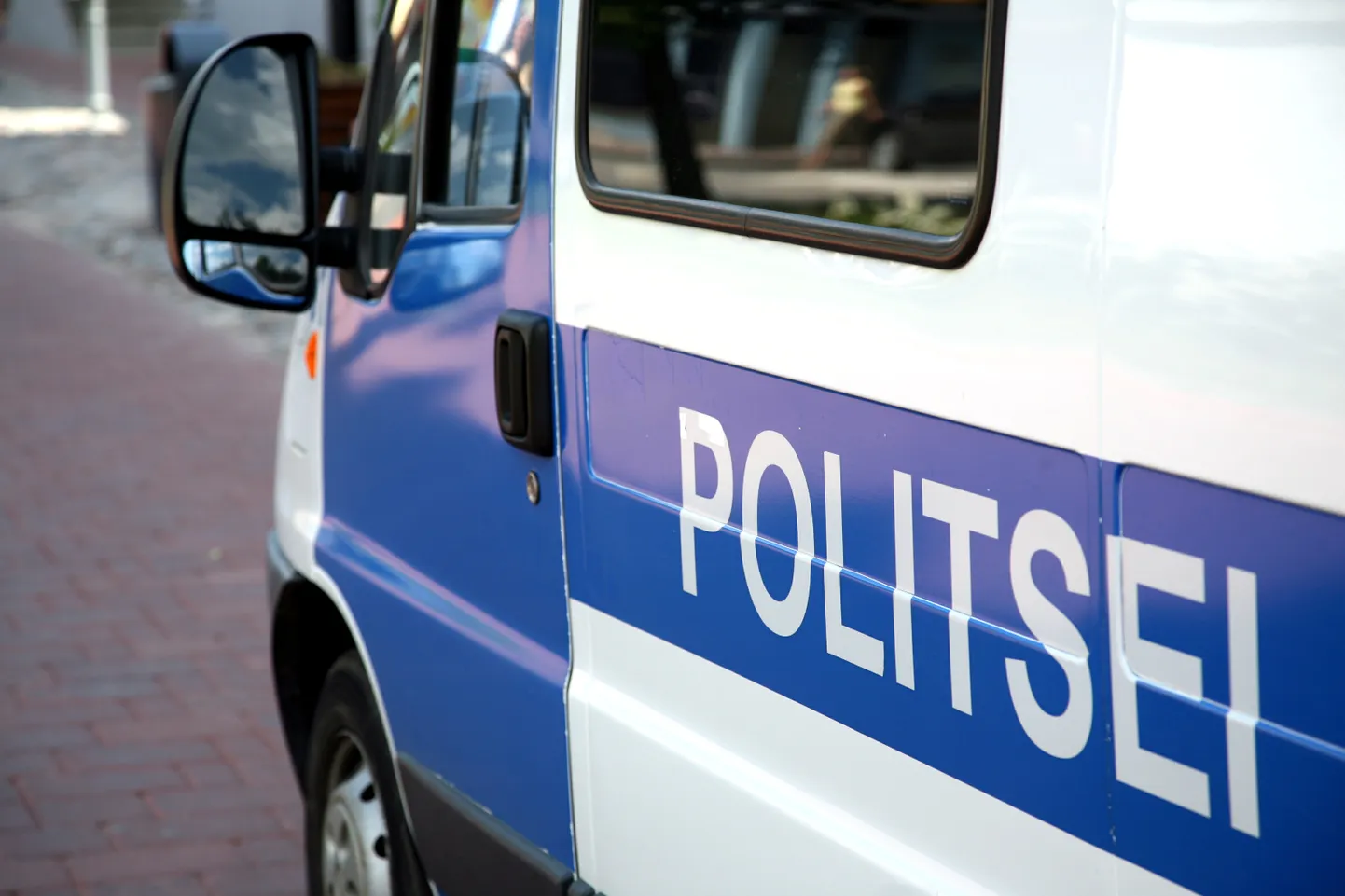 Mopeedi juht sõitis sõiduautole küljelt sisse.