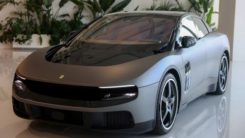 UUS REKORD ⟩ Esitlusel välja naerdud esimene Ferrari elektriauto müüdi oksjonil ulmelise summa eest