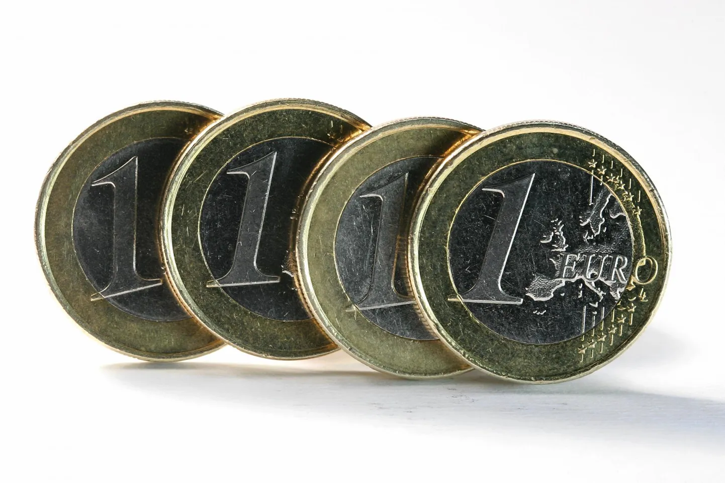 Pärnu linnavolikogu kinnitas Pärnu linna 2020. aasta eelarve, milles Pärnu linna põhitegevuse tuludeks on planeeritud 80 miljonit ja kuludeks 72,2 miljonit eurot.