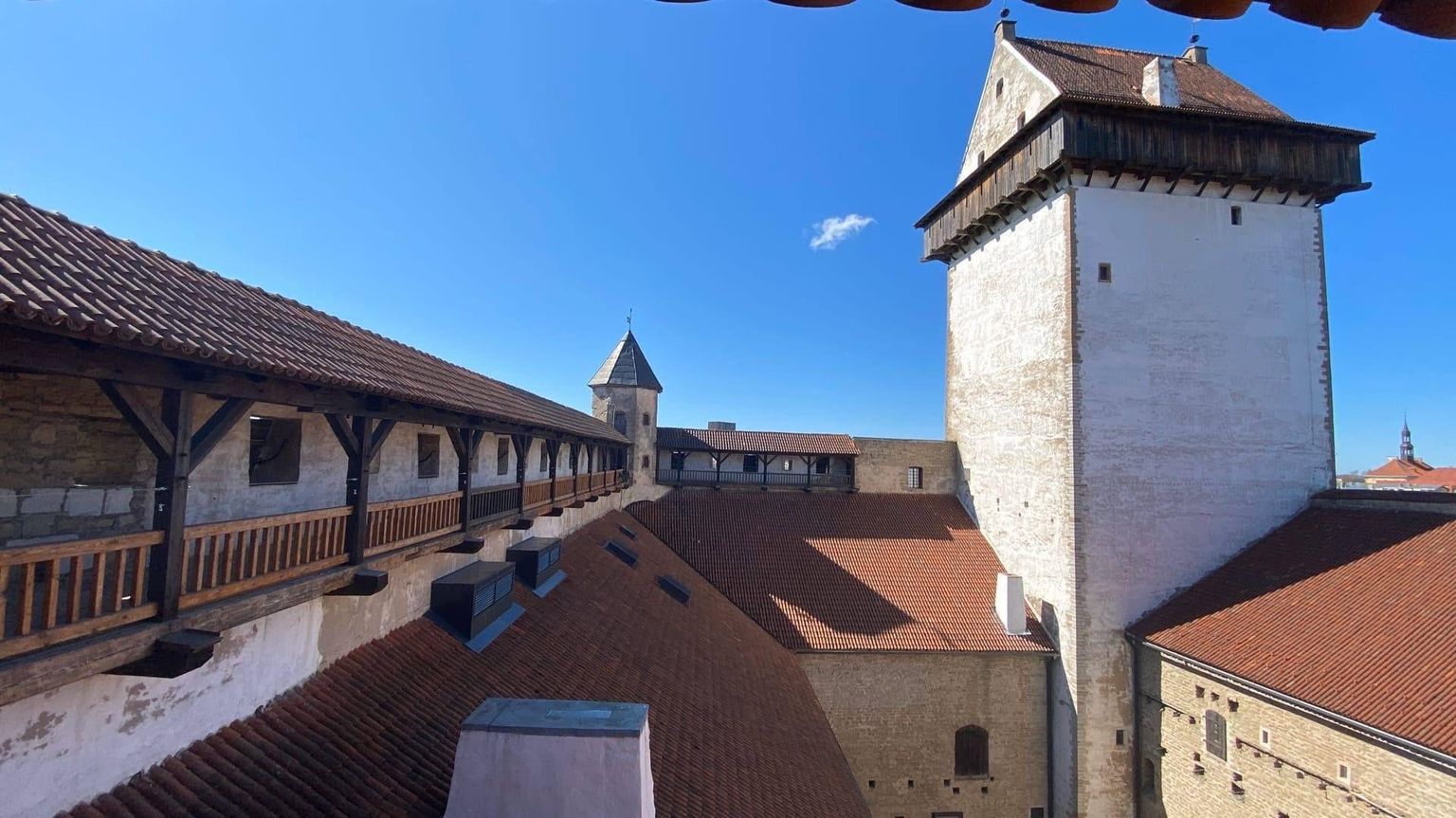 19. juunist pääseb uuenenud Narva linnuse külastaja ka seni suletud võlvkäikudesse ja müürigaleriidele, aga ka keldrisse, torni ja siseõue galeriisse.