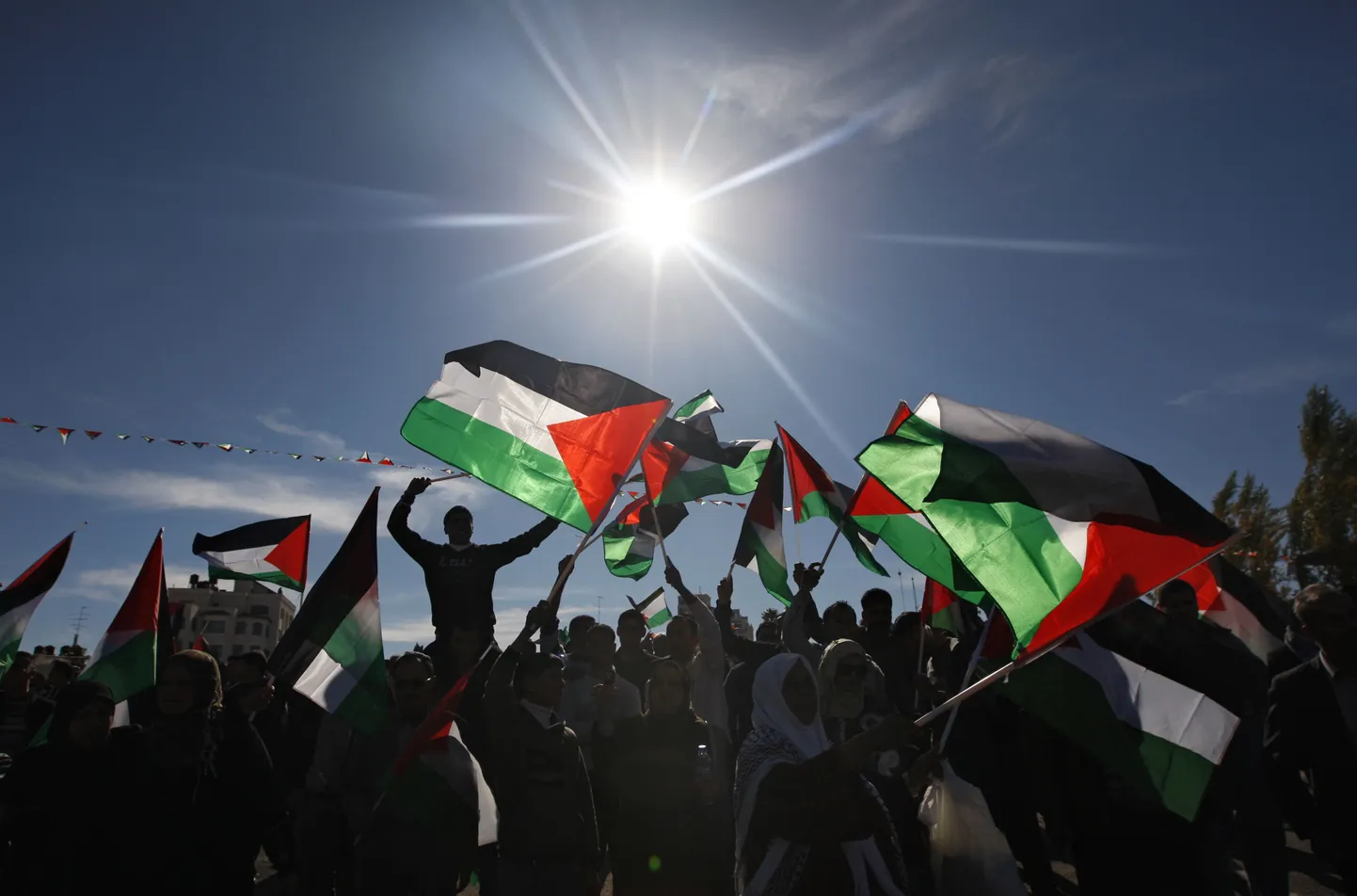 Palestiinlased 2012. aasta novembris Läänekaldal tähistmas ÜRO tunnustust tähistamas.
