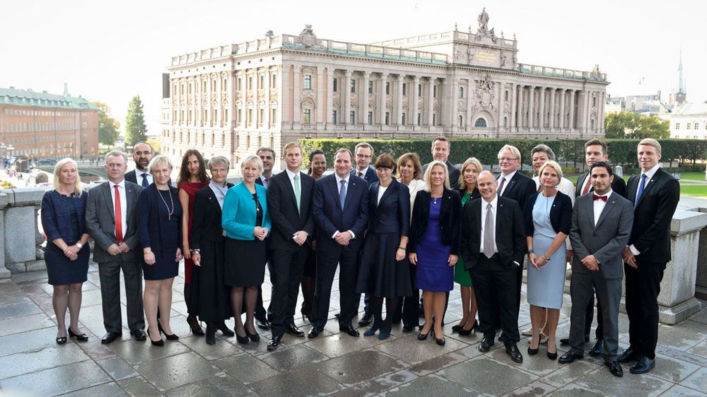 Rootsi uues valitsuses valitseb sooline tasakaal, ministritest 12 on naised ja 12 mehed. Peaminister Stefan Löfven seisab täpselt keskel.
