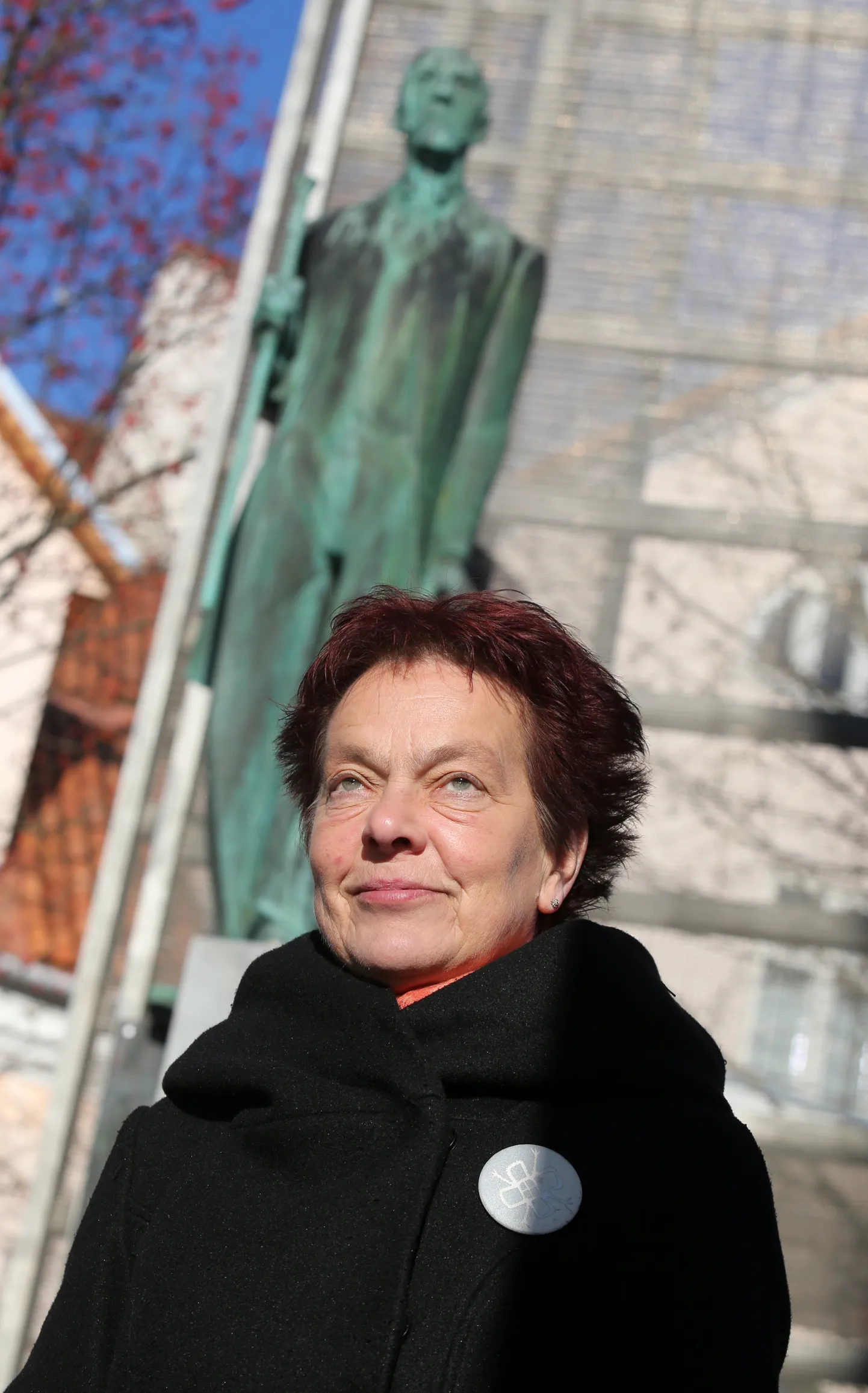 TÜ raamatukogu direktor Krista Aru Tõnissoni platsil.