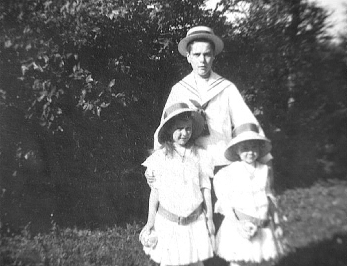 Princis Vladimirs ar māsām Irinu un Natāliju