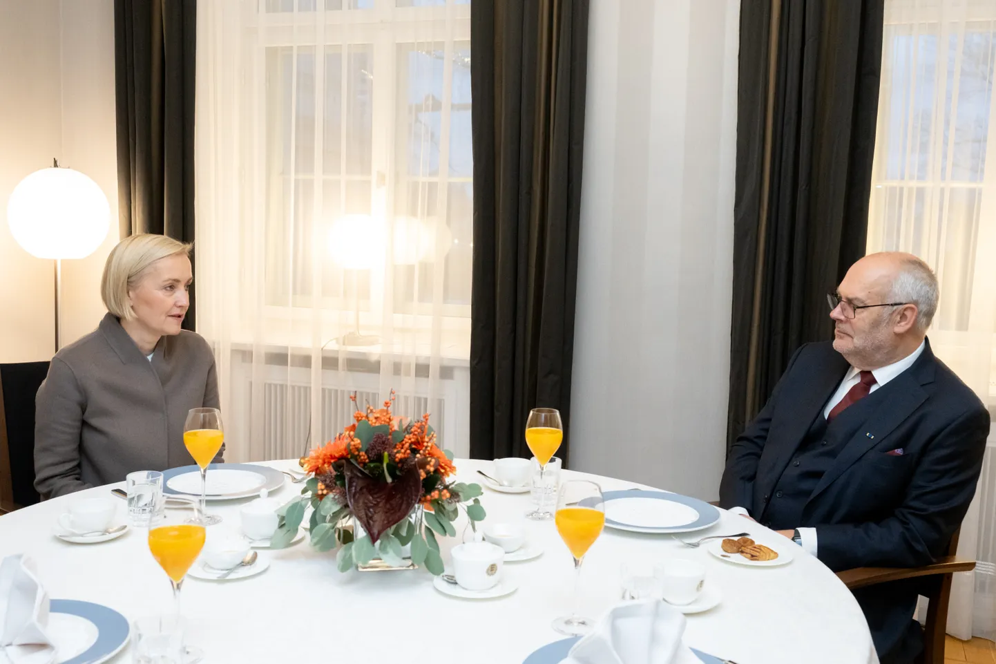 President Alar Karis ning haridusminister Kristina Kallas leppisid Kadriorus kokku, et haridus- ja teadusministeeriumi töötajad proovivad tuua ühe laua taha Metsküla algkooli jätkamist toetava kogukonna ja Lääneranna vallavalitsuse esindajad.