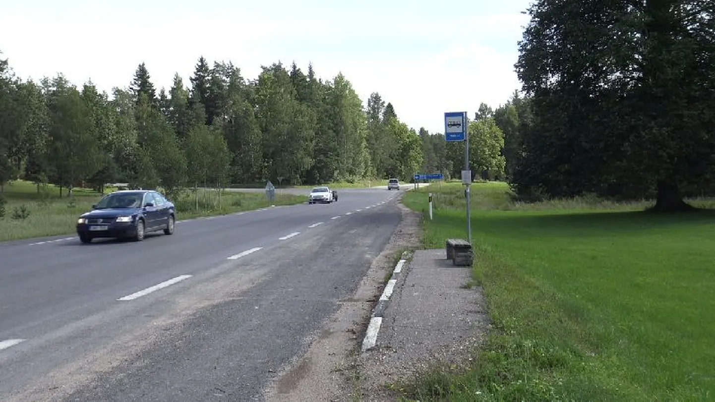 Võru–Kuigatsi–Tõrva mantee Varesel.