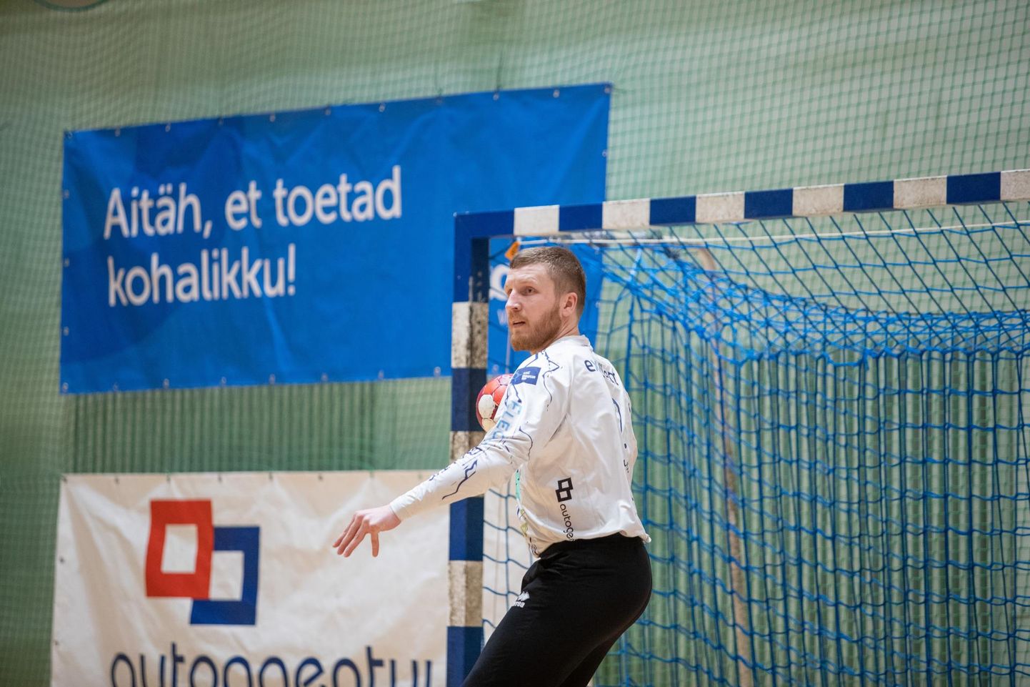 Homme õhtul mängib Viljandi HC kodusaalis Eesti meistrivõistluste kolmanda poolfinaalseeria kohtumise Mistra vastu. Fotol on Viljandi HC väravavaht Rasmus Ots.