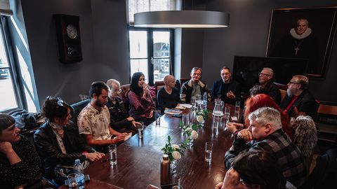 DISKUSIJA ⟩ Kur gūt individuālu un ģeopolitisku mieru: Eiropas un ASV dzejnieku viedokļi