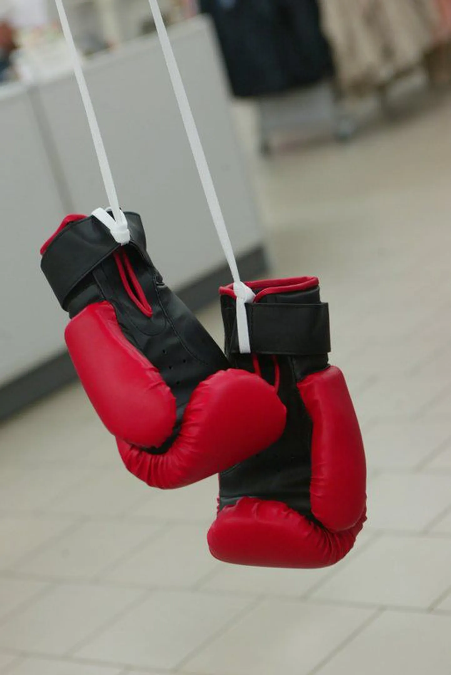 Боксерские перчатки.