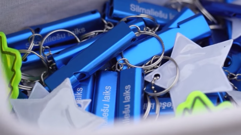 VIDEO ⟩ Silmalas pagasta iedzīvotāji ar svilpēm bruņojas pret plēsoņām