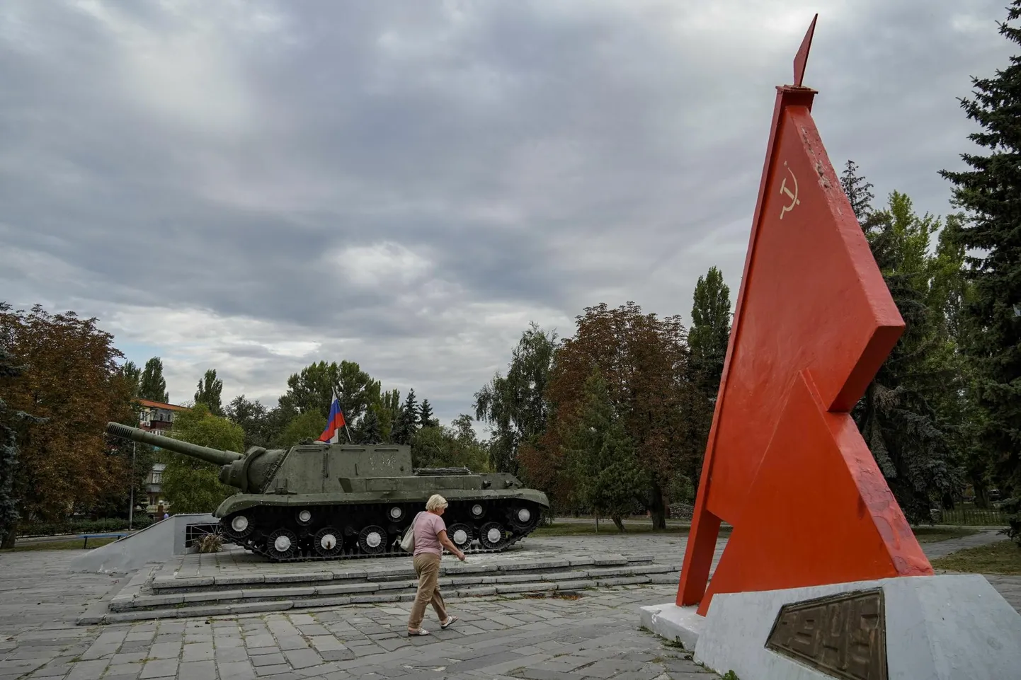 Teise maailmasõja monument Kurtšatovis, kus asub Kurski tuumajaam.