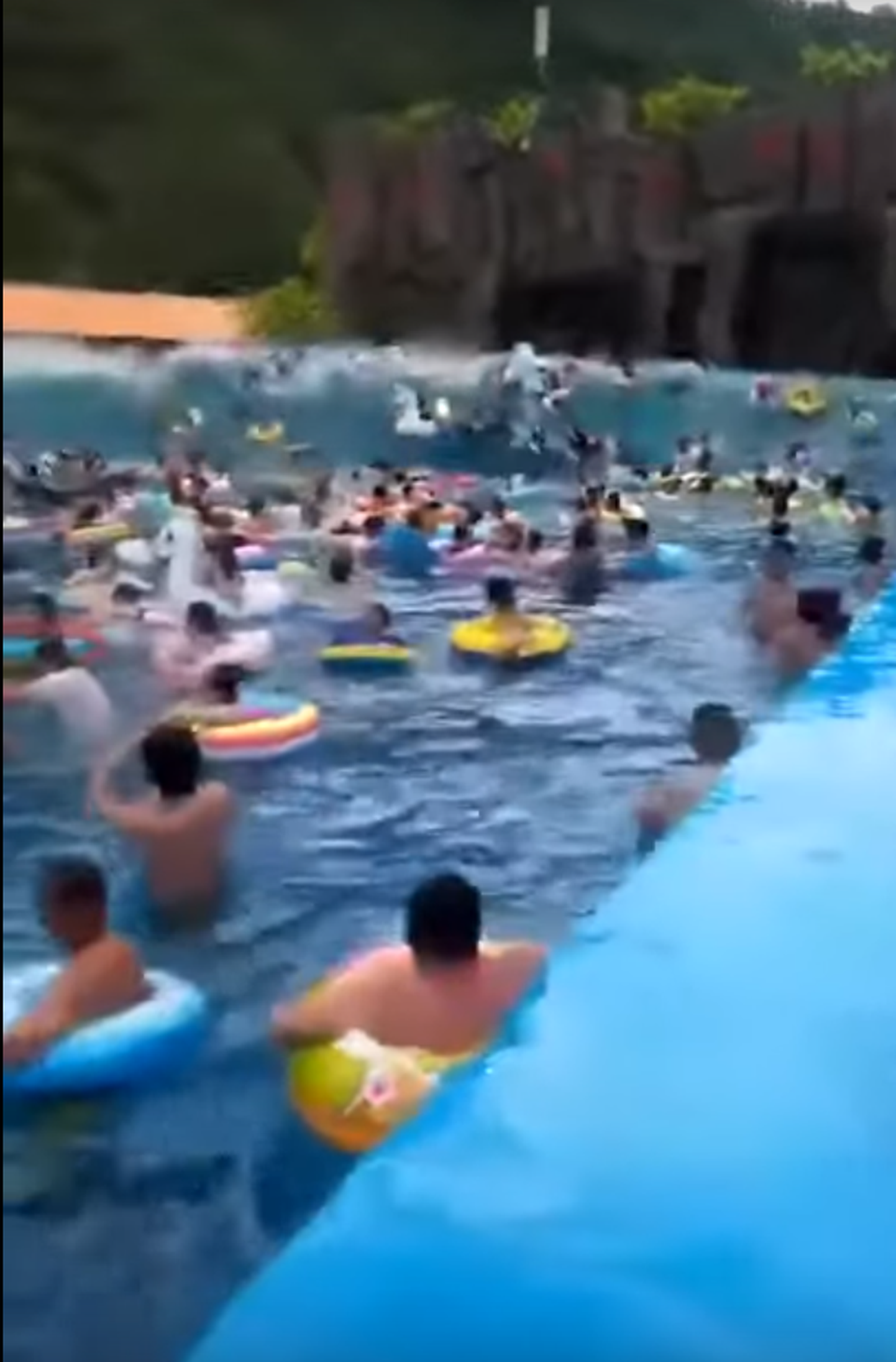 В Китае более 40 человек пострадали в аквапарке.